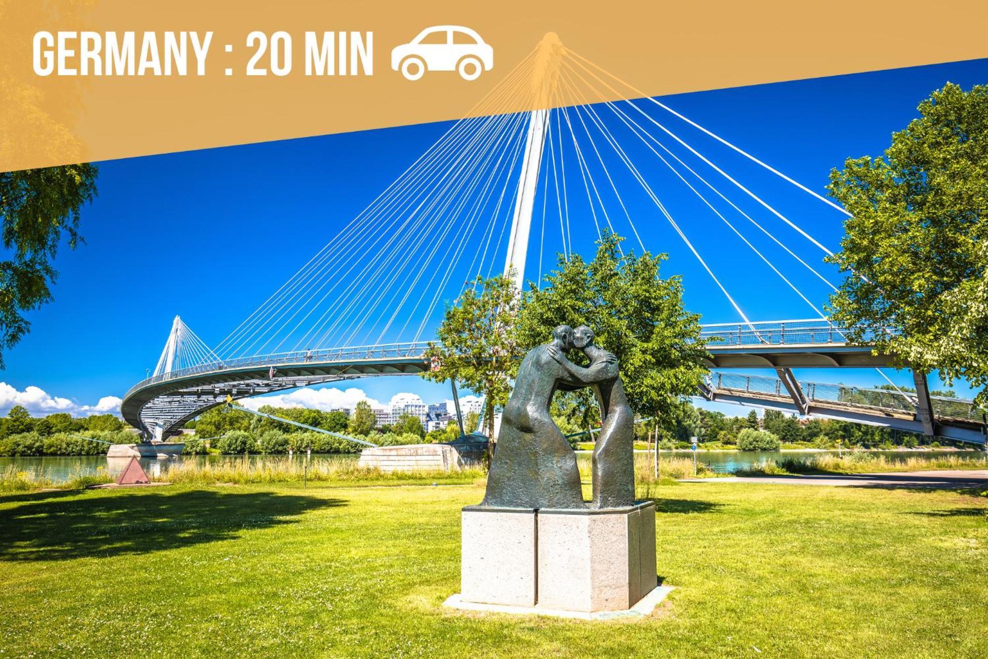 Lit Rond Tres Grand Et Confortable - Garage Possible Ou Parking Gratuit Rue - Gare 2 Min Et Ville 4 Min En Tram - Ciel Etoile - Netflix Videoprojecteur - Luxe Et Evasion Strasbourg Exterior photo